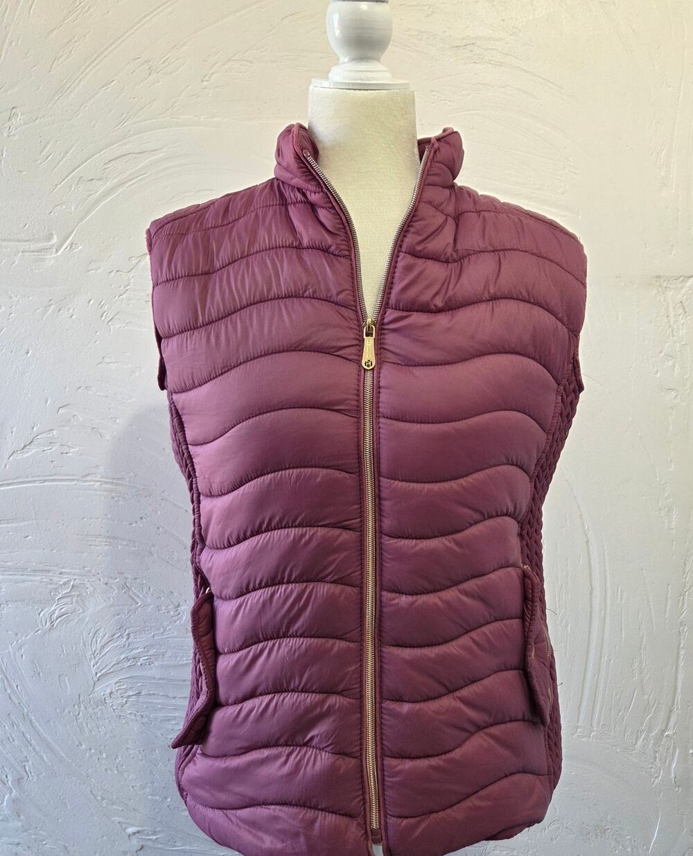 Leehanton fuscia colored puffer zip up vest Womans Size Medium